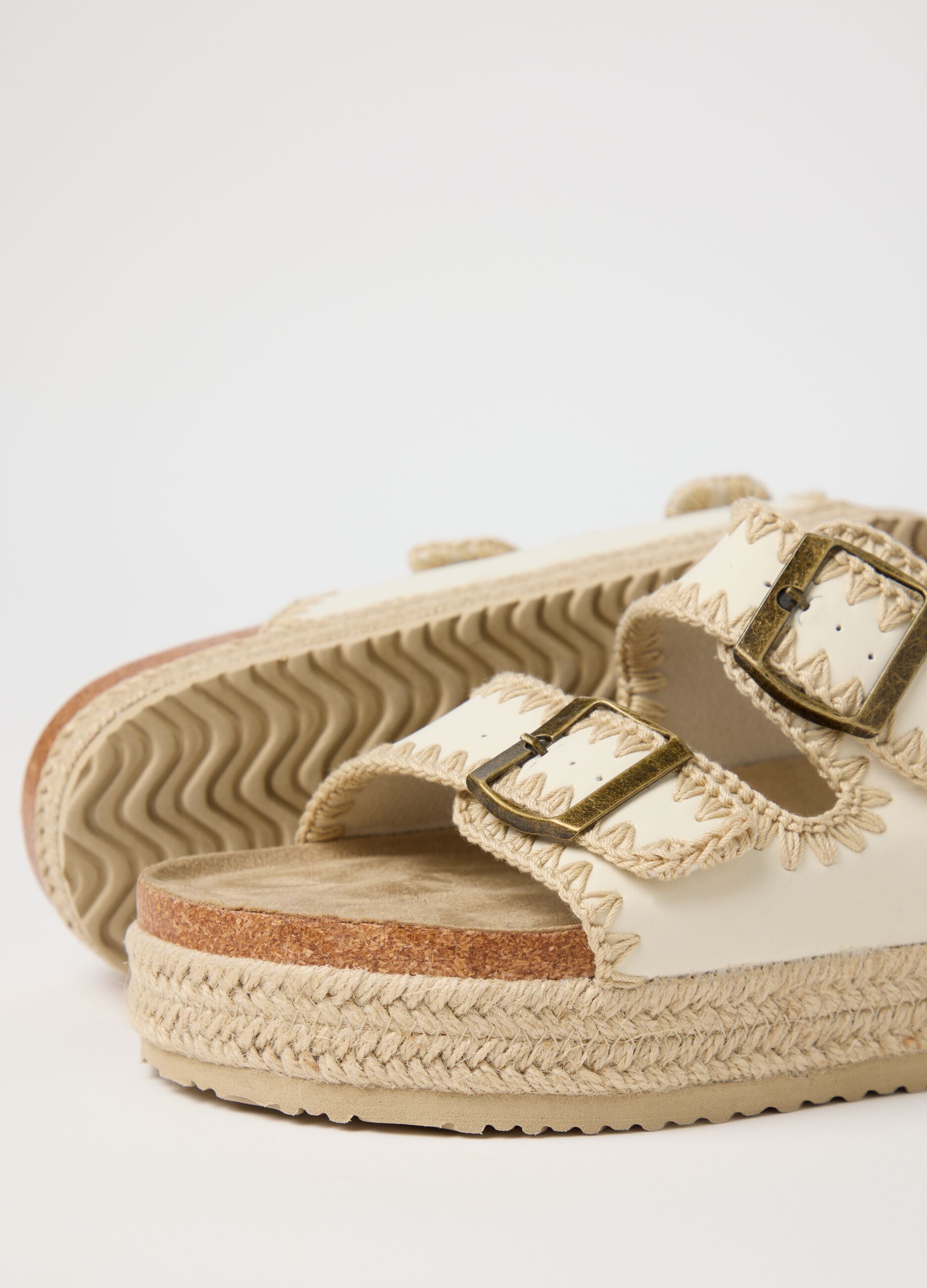 Sandali platform con doppia fibbia beige