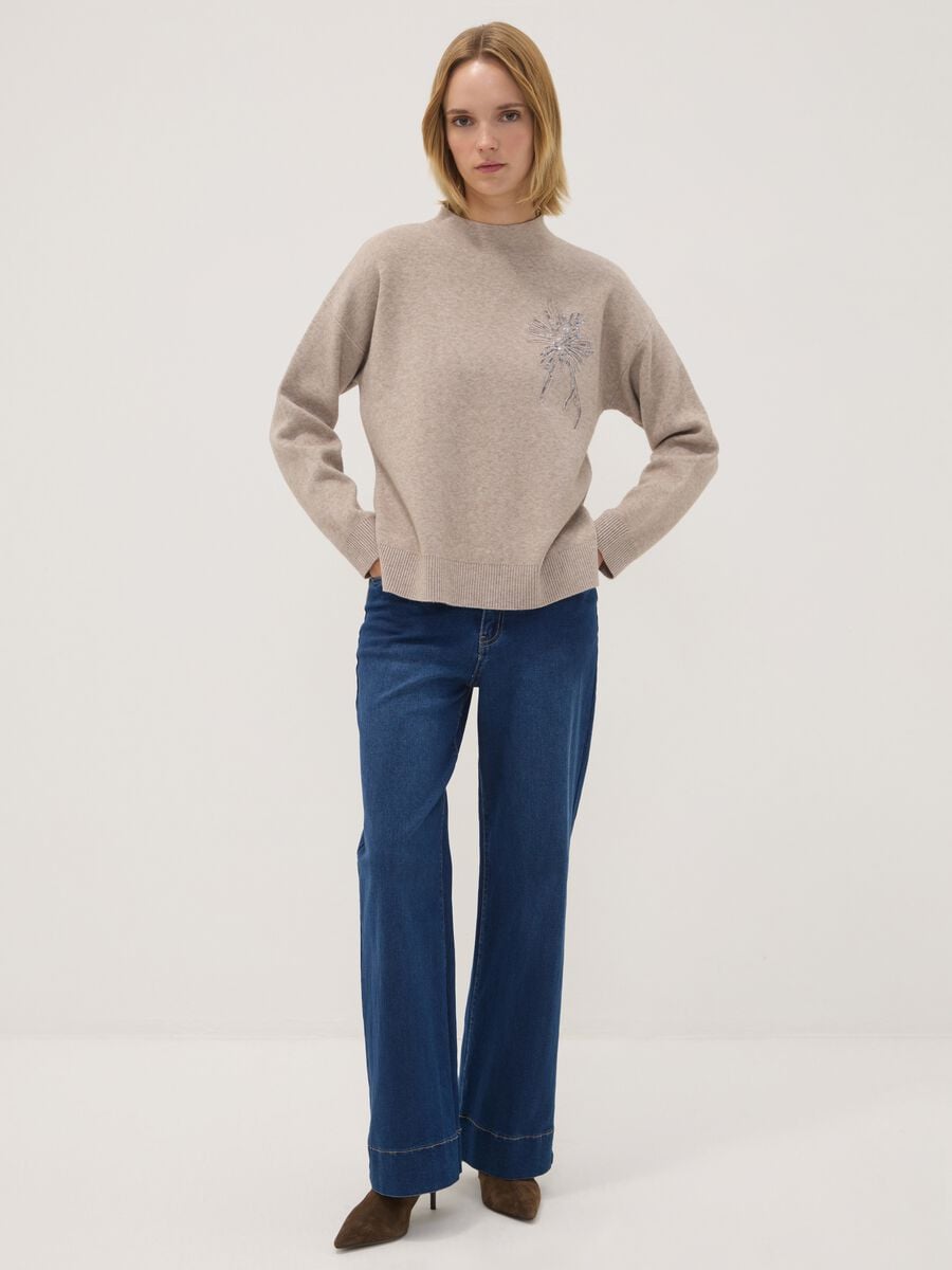 Maglia cammello in misto viscosa con ricamo paillettes regular fit_2