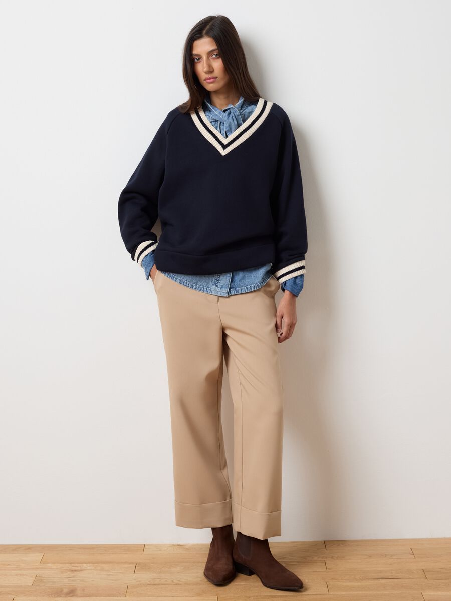 Pantaloni beige a taglio dritto con risvolto_0