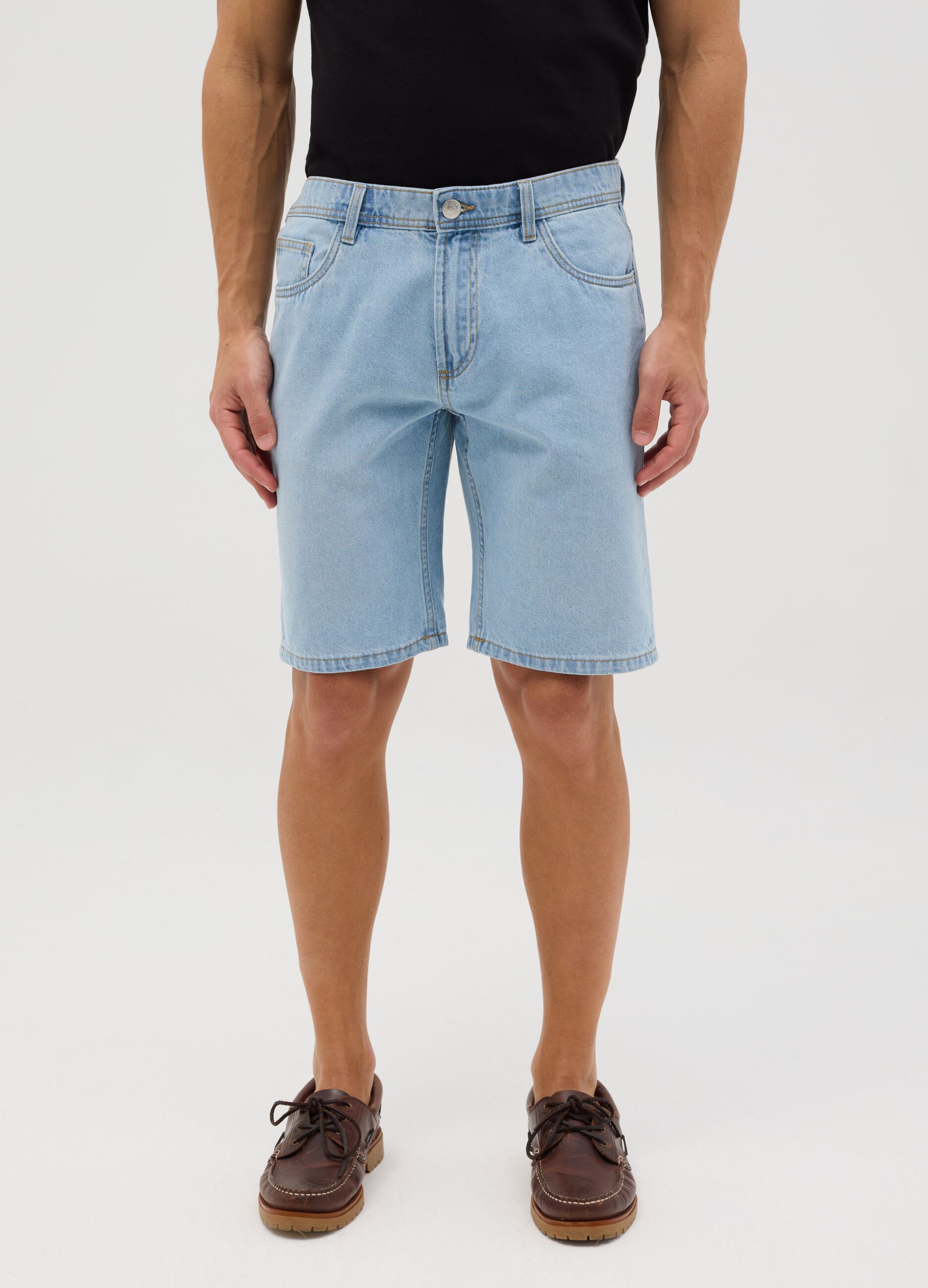 Sky blue slim-fit Bermuda shorts in denim