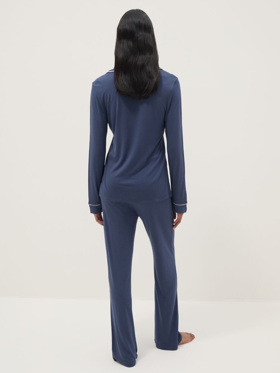Regular fit blue viscose pyjamas with V-neck_2