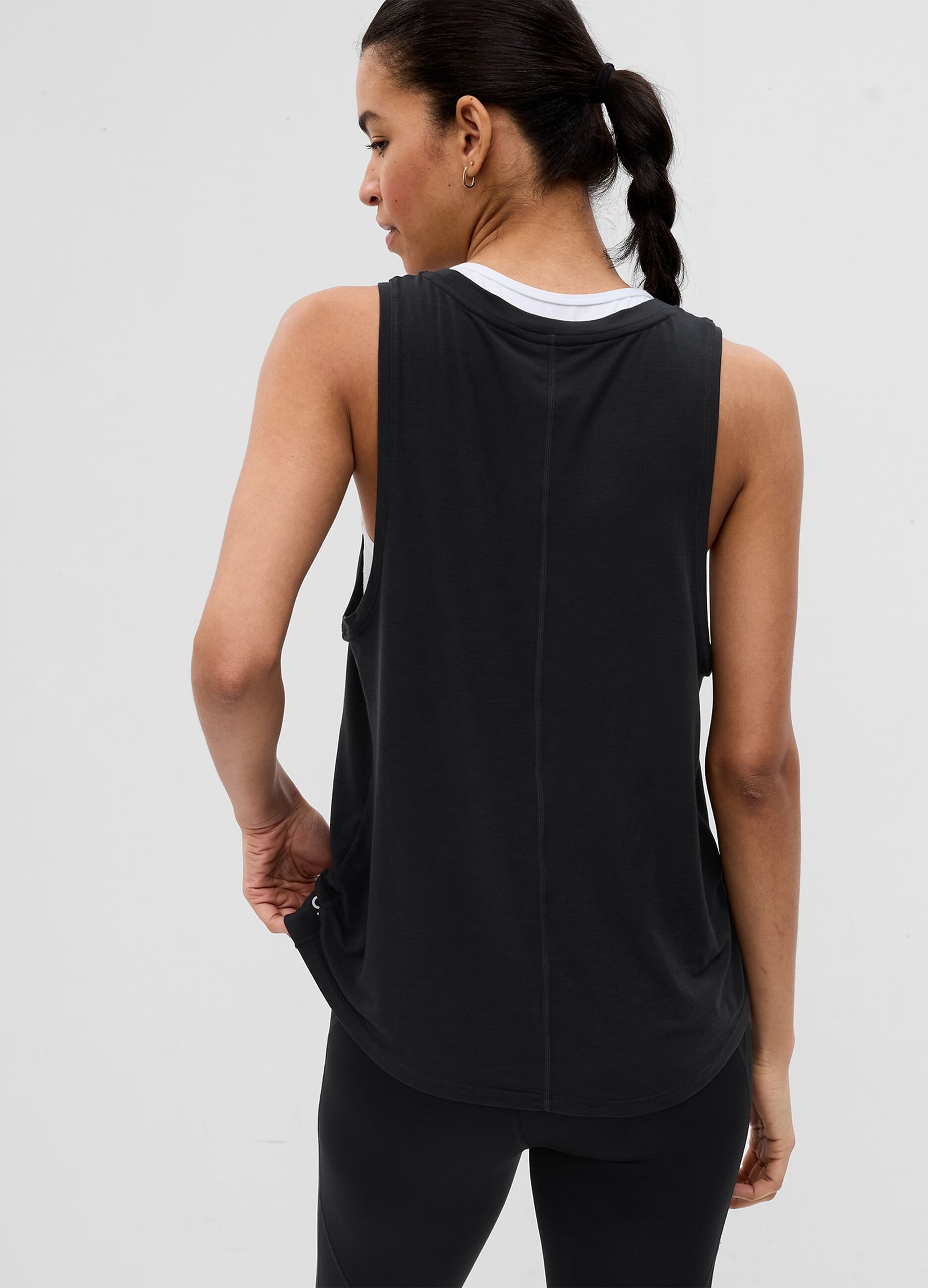 Stretch tank top with round neck