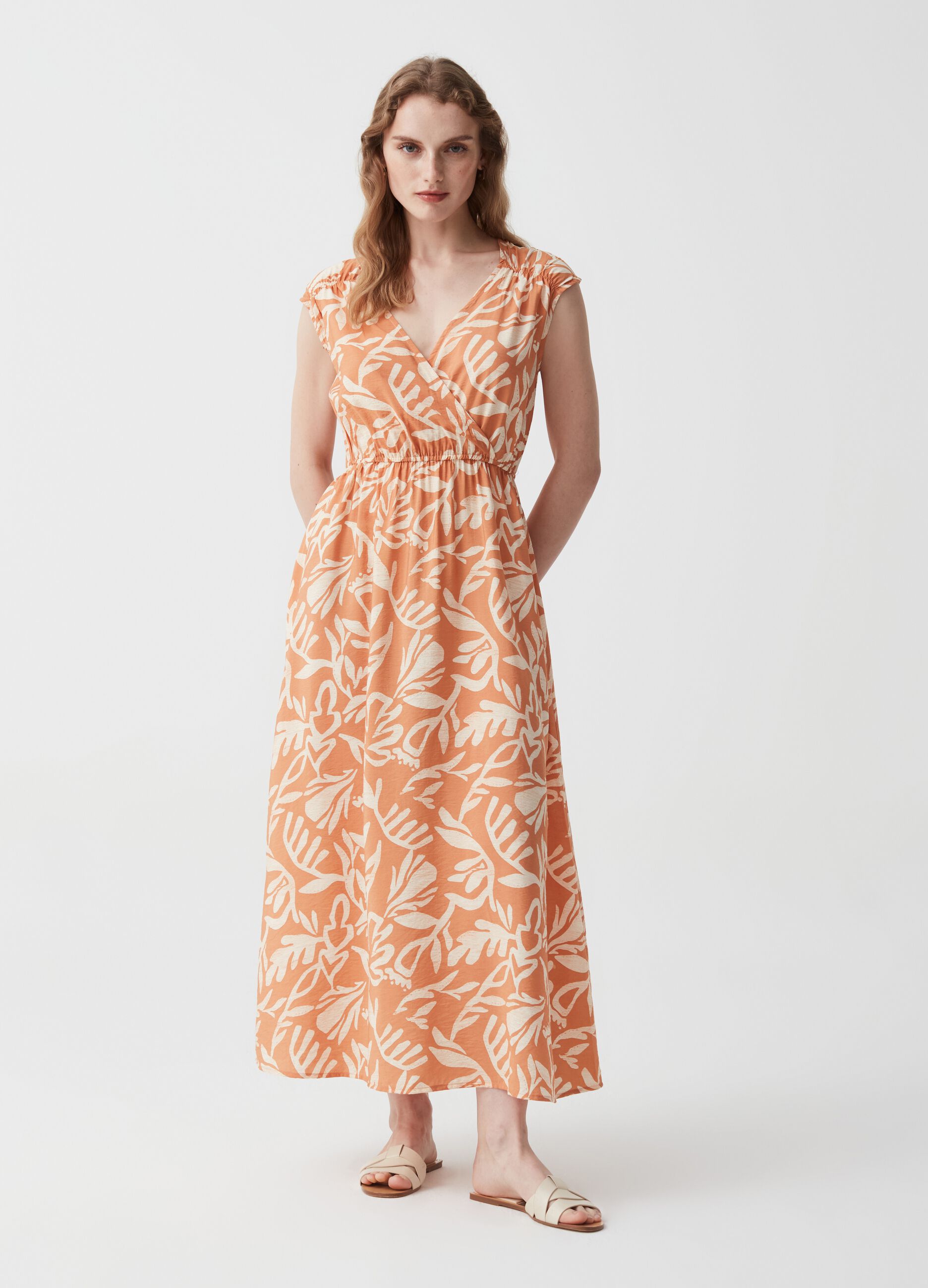 Long dress with print and V neck