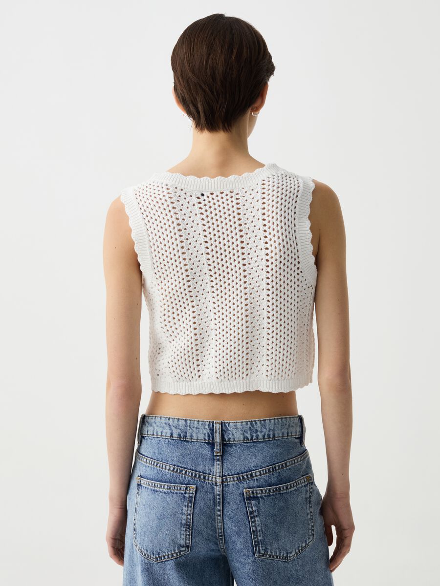 Cropped openwork gilet with wavy edges_2