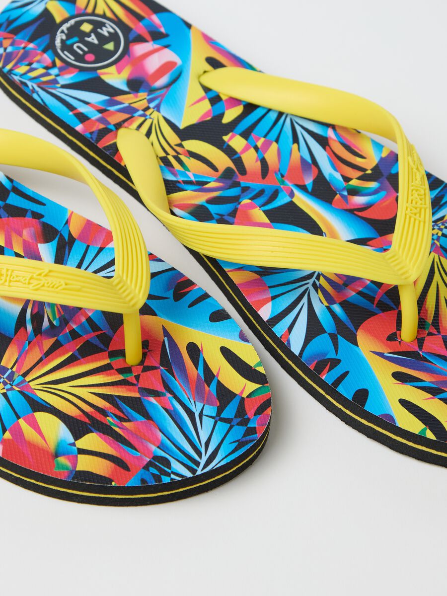 Maui and Sons multicoloured flip flops with tropical print_2