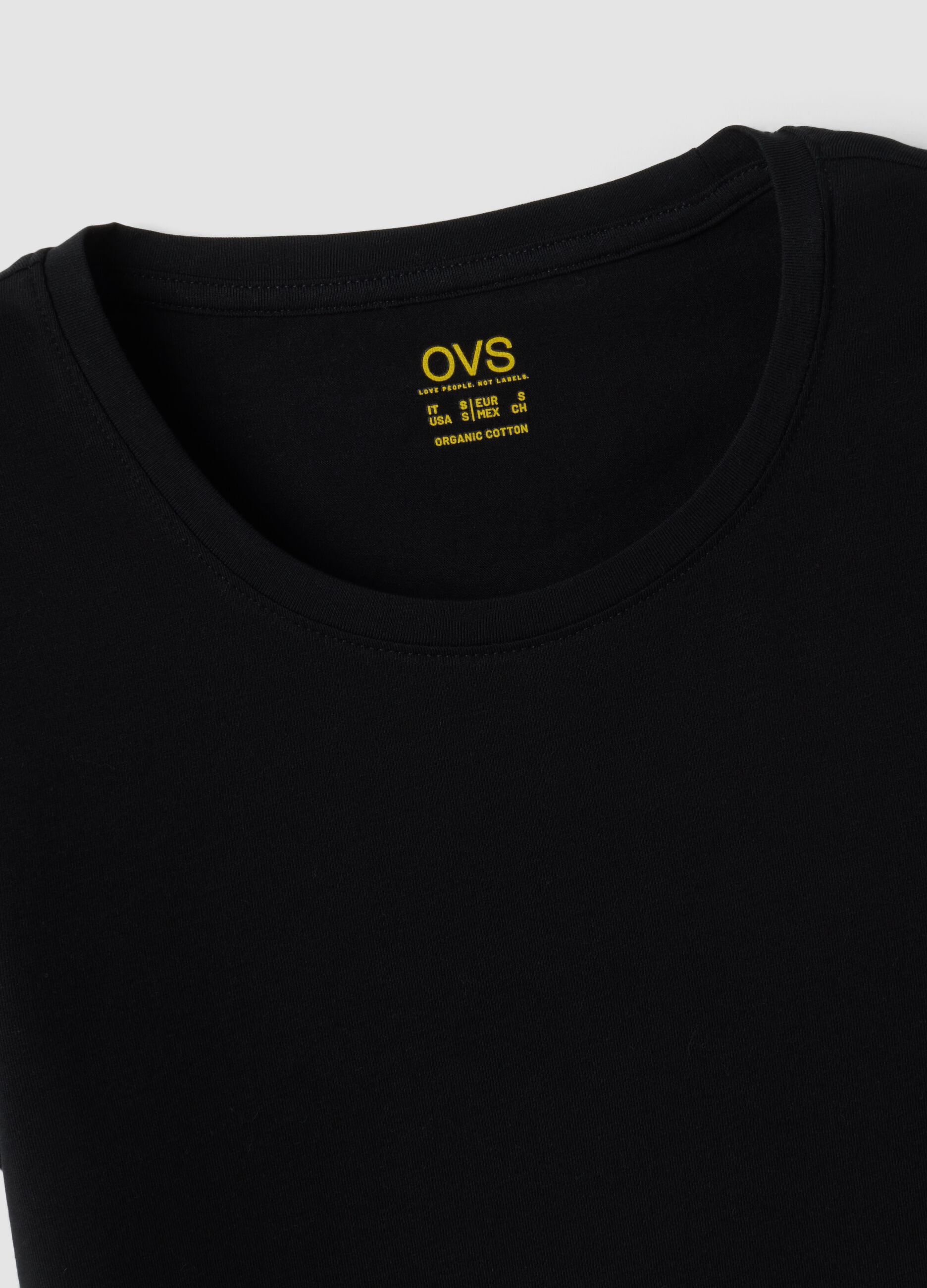 T-shirt nera a maniche corte in cotone organico elasticizzato girocollo