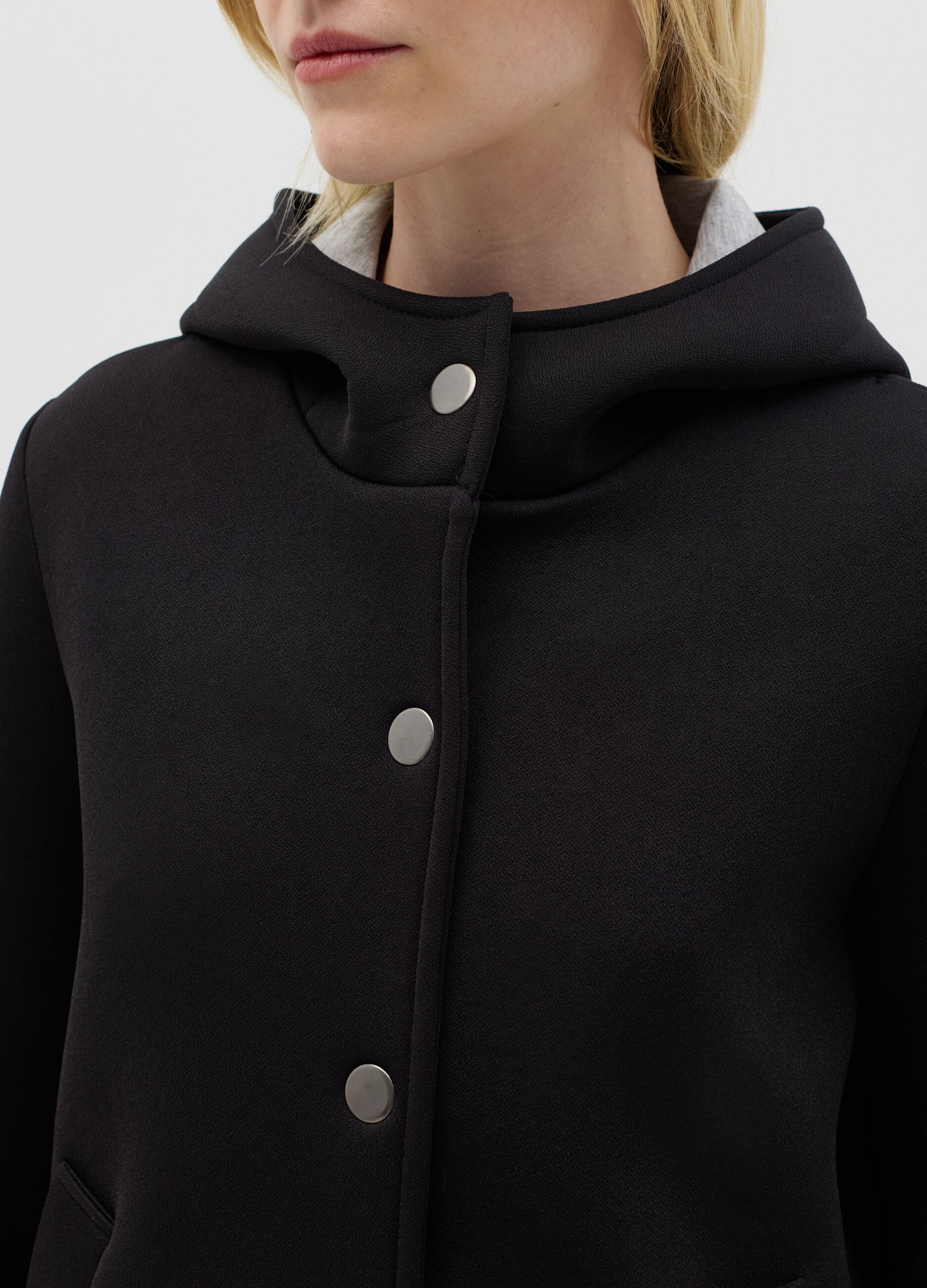 Short jacket with hood and buttons