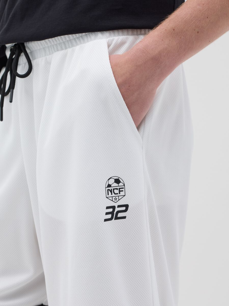 White Bermuda joggers with NFC print_3