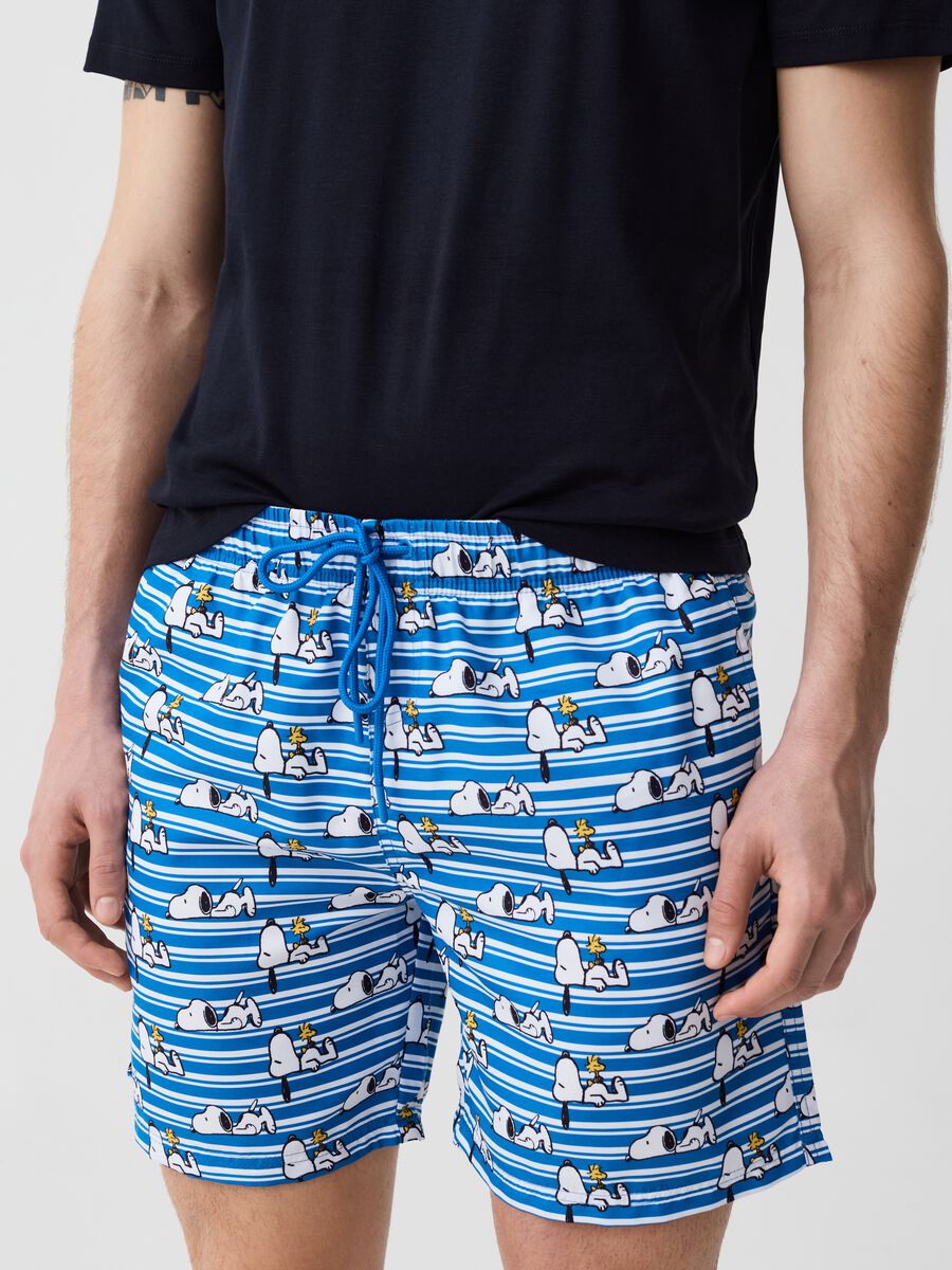 Striped swimming trunks with Snoopy print_1