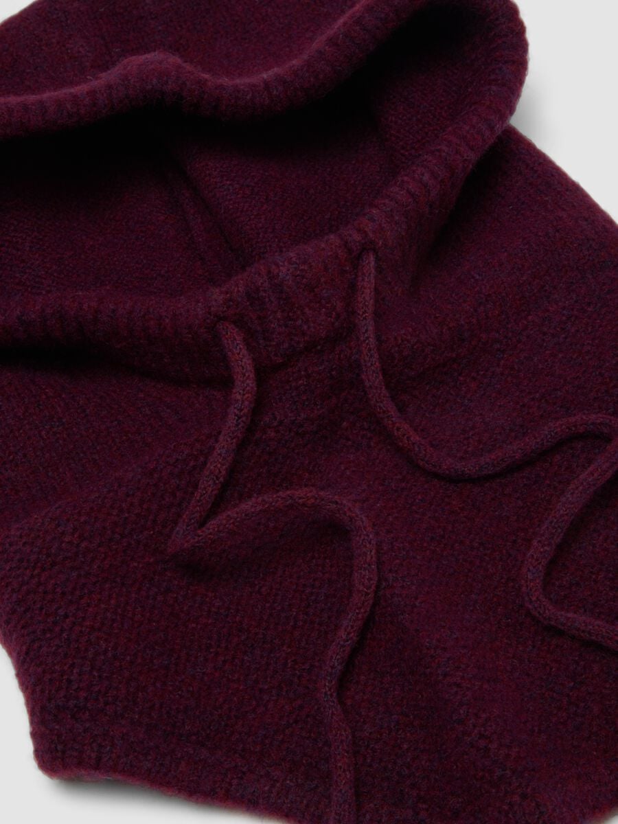 Cappuccio rosso in lana elasticizzata con laccetti_1
