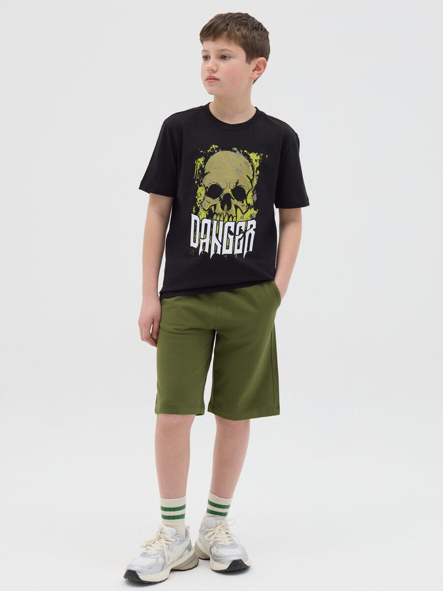 Green fleece Bermuda shorts with pockets and drawstring_0