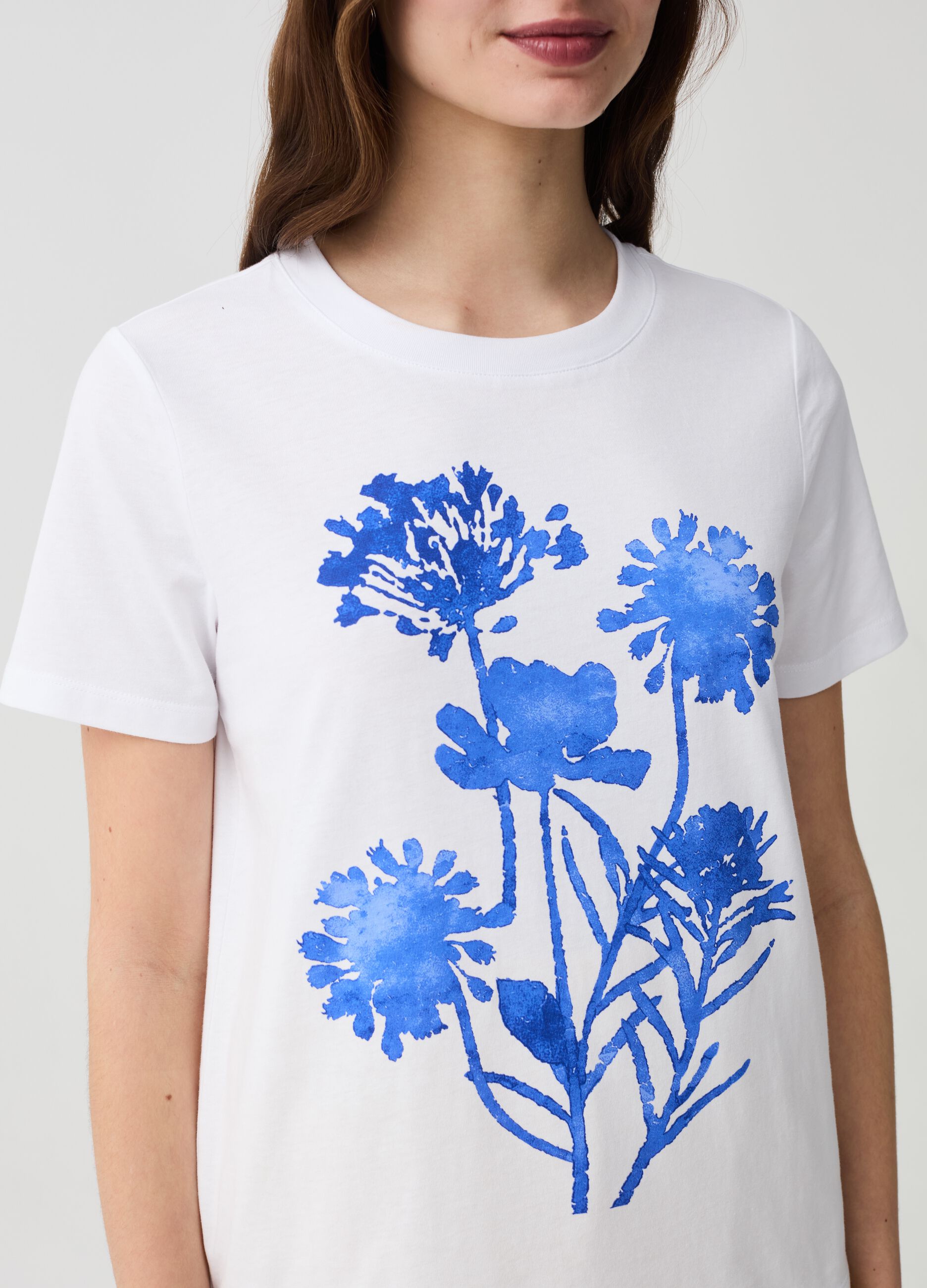 T-shirt in cotone con stampa floreale