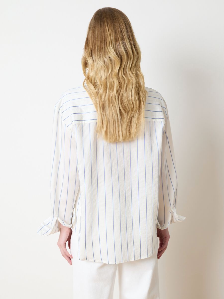 Shirt with vertical stripes_3