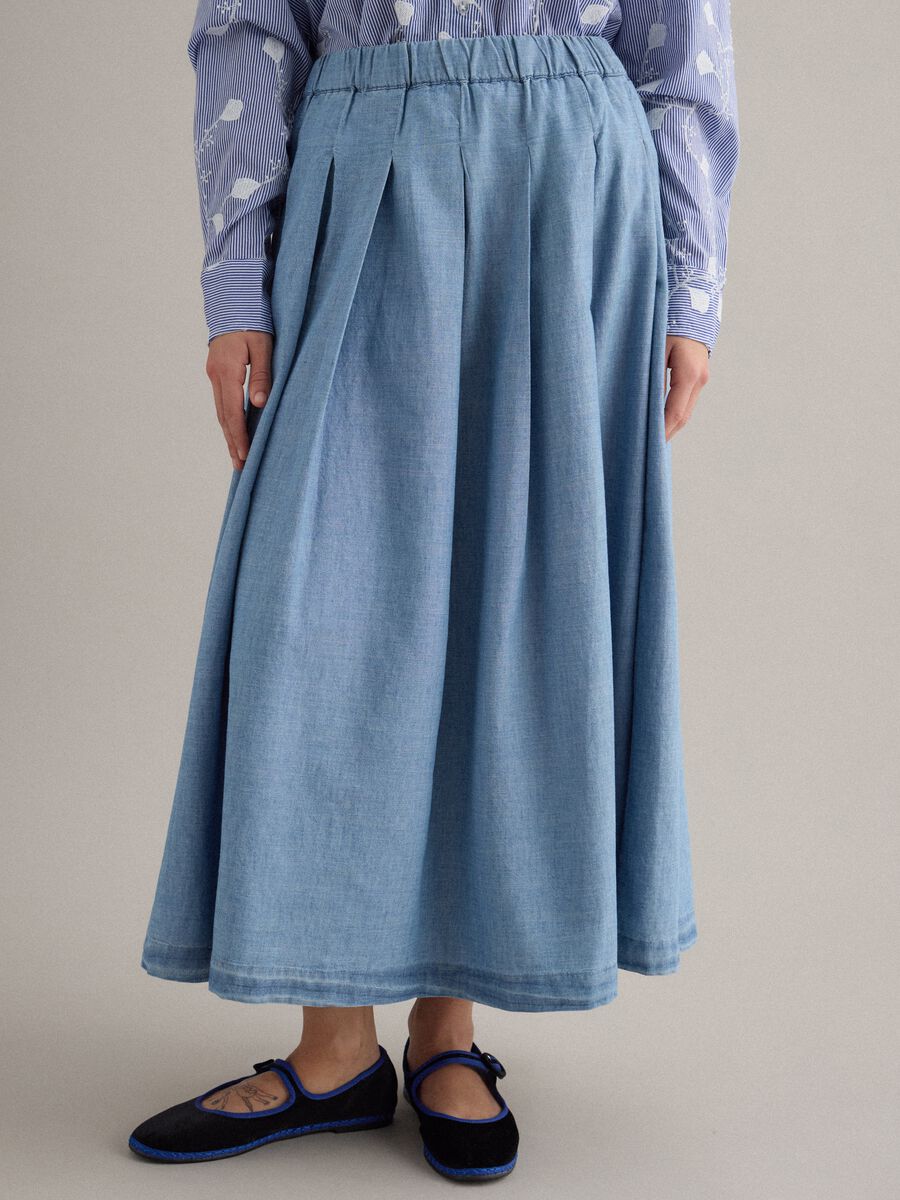 Long light blue skirt in pure cotton with pleats_1