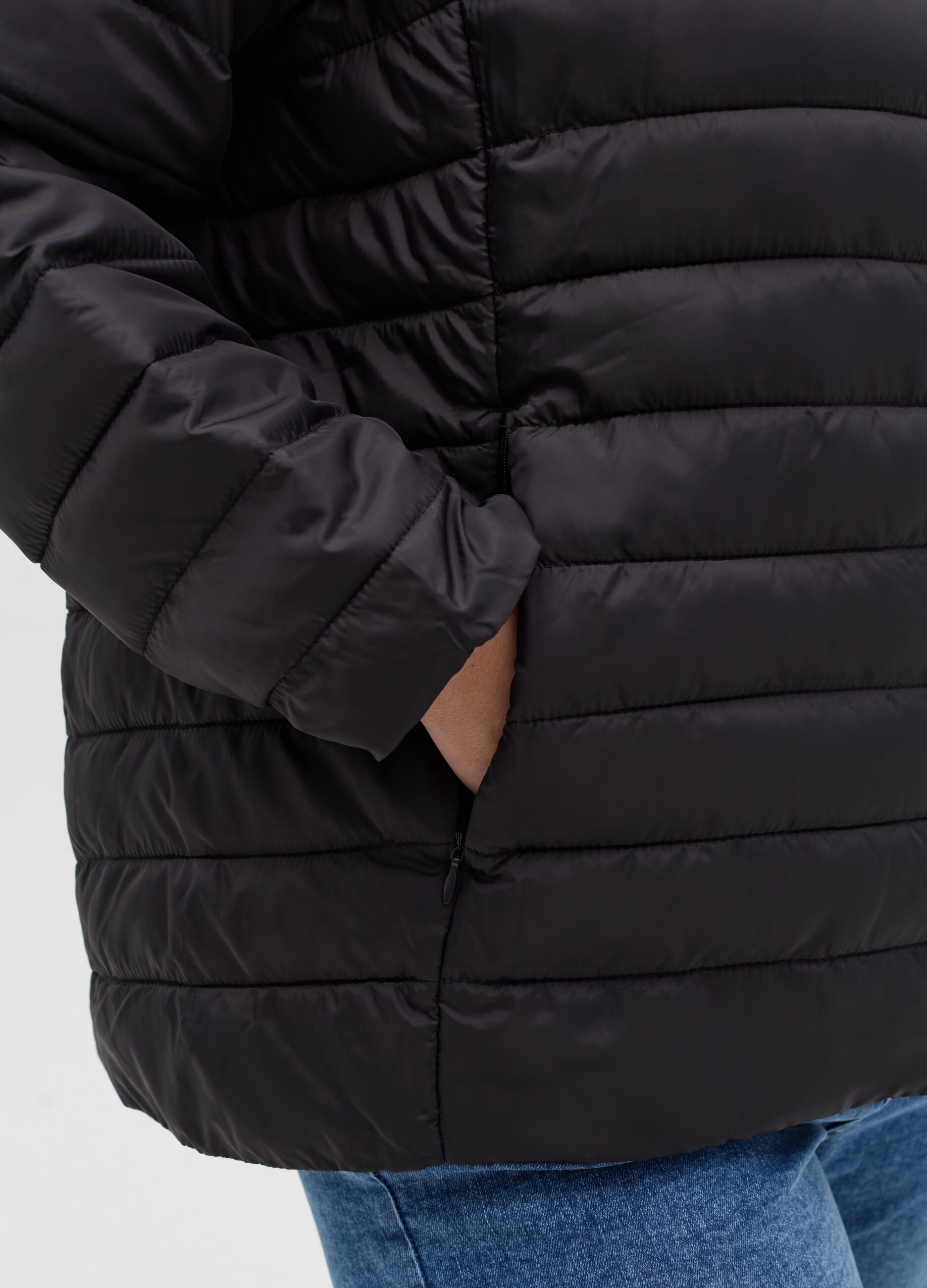 Curvy ultralight short puffer jacket with hood