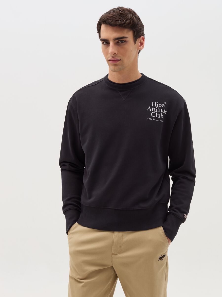 Round neck sweatshirt with print_0