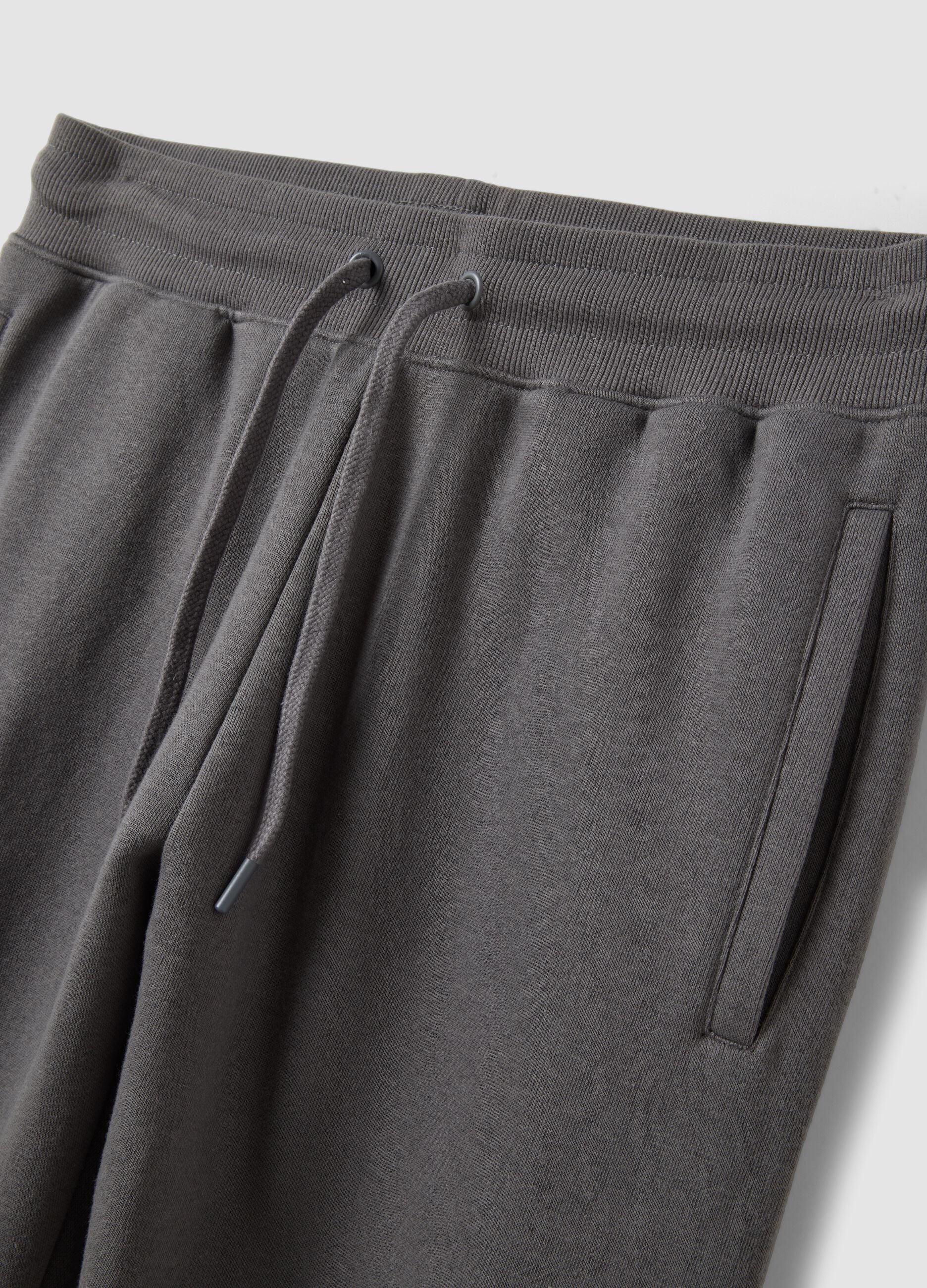 Grey cotton-blend joggers with drawstring and Chicago Bulls print