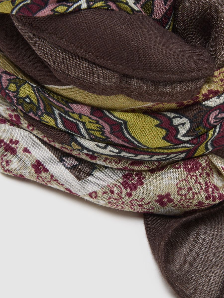 Multicolour Scarf with Floral Details_1