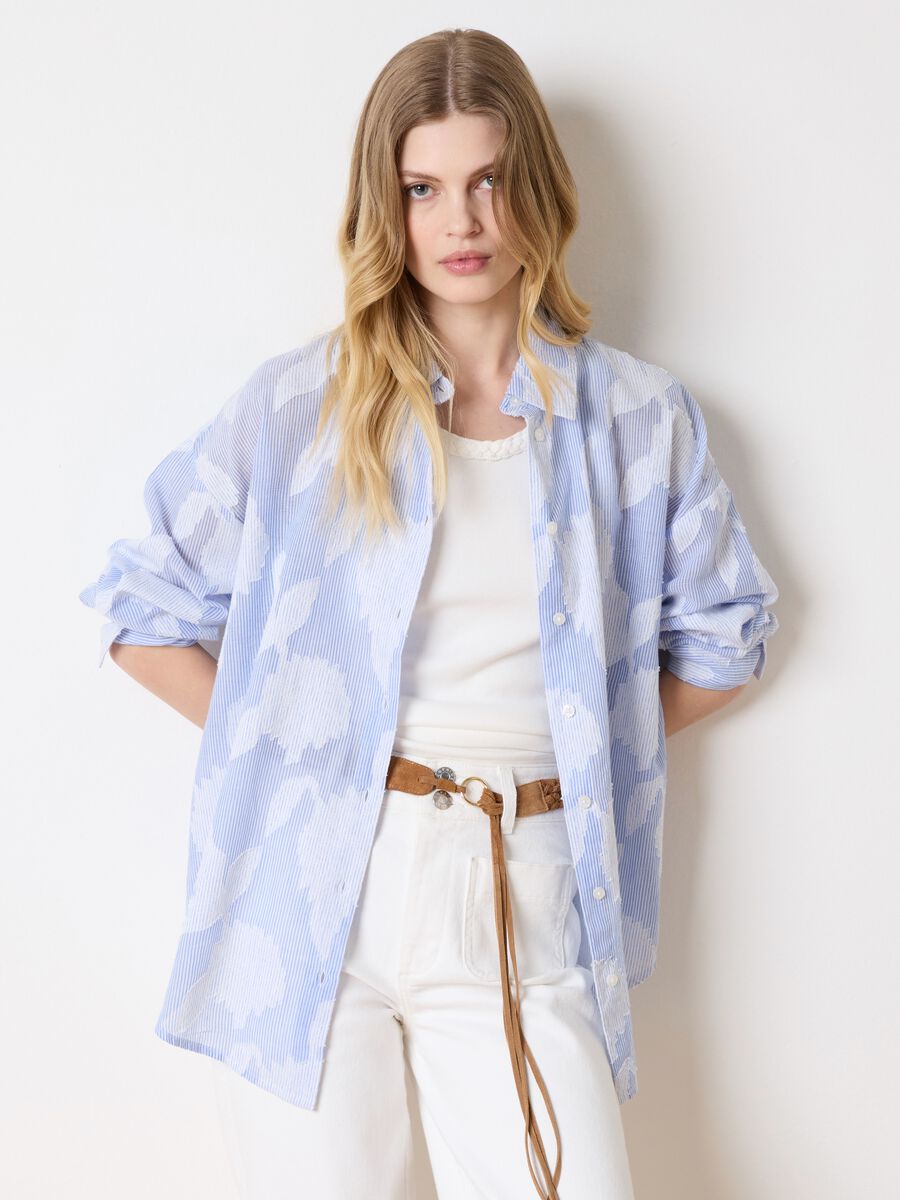 Shirt with thin stripes and embroidery_1