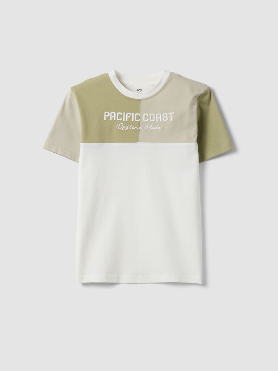T-shirt bianca in puro cotone da ragazzo con inseriti verdi_0
