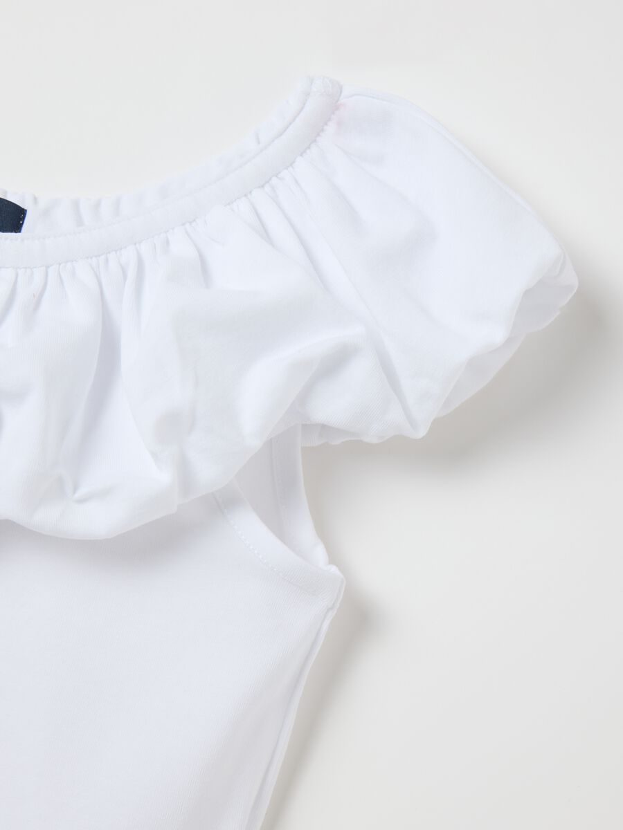 White T-shirt with ruffle neckline_2