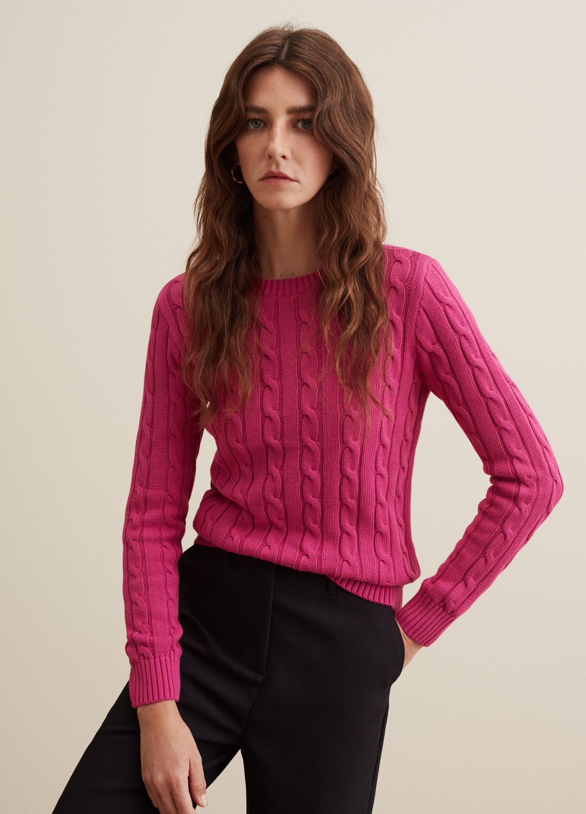 Pullover girocollo con lavorazione a trecce_1