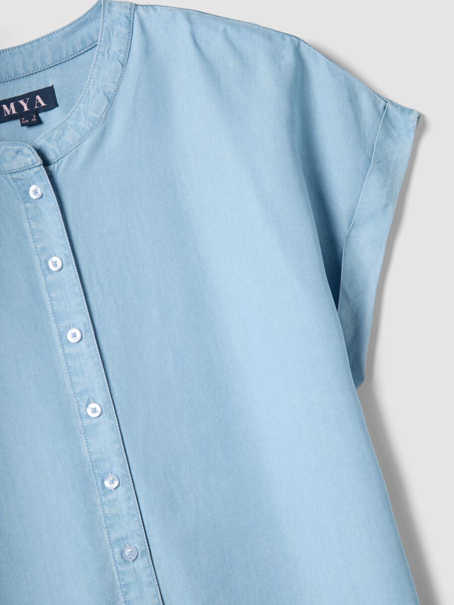 Camicetta in puro lyocell azzurro regular fit con collo alla coreana_5