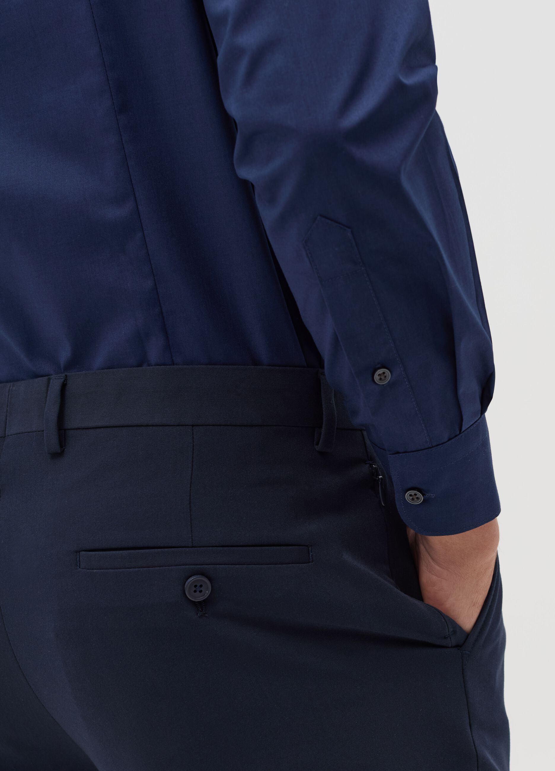 Slim-fit solid colour easy-iron shirt