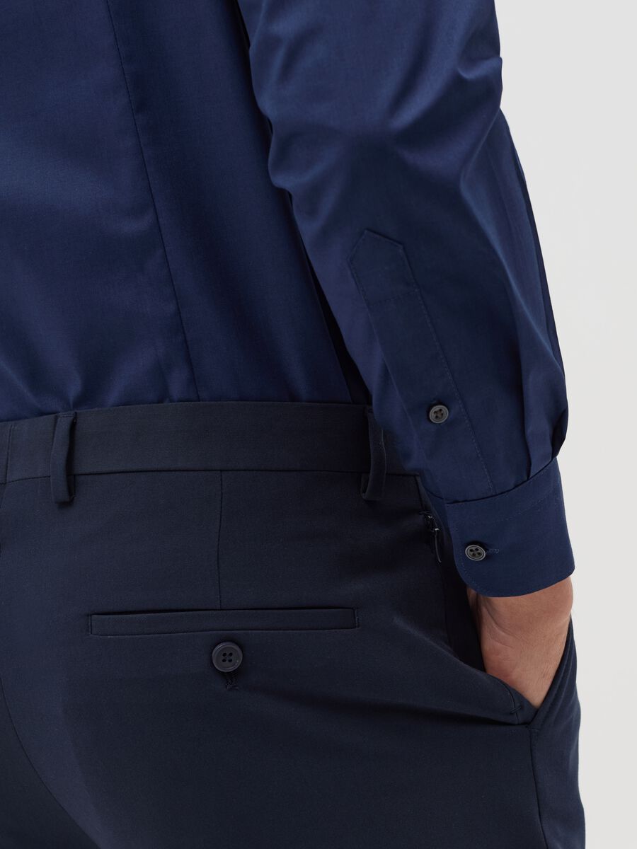Slim-fit solid colour easy-iron shirt_3