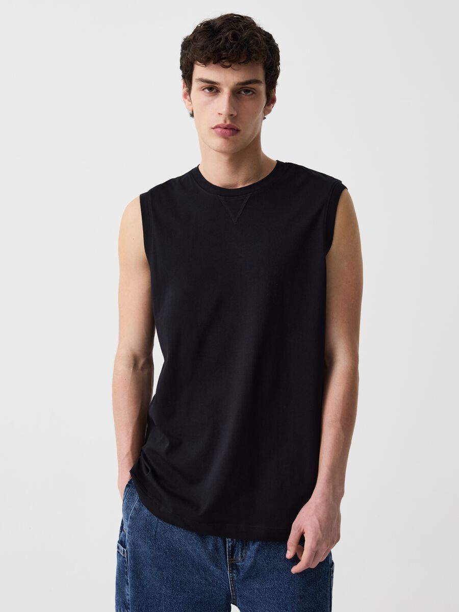 Tank top with round neck with V detail_1