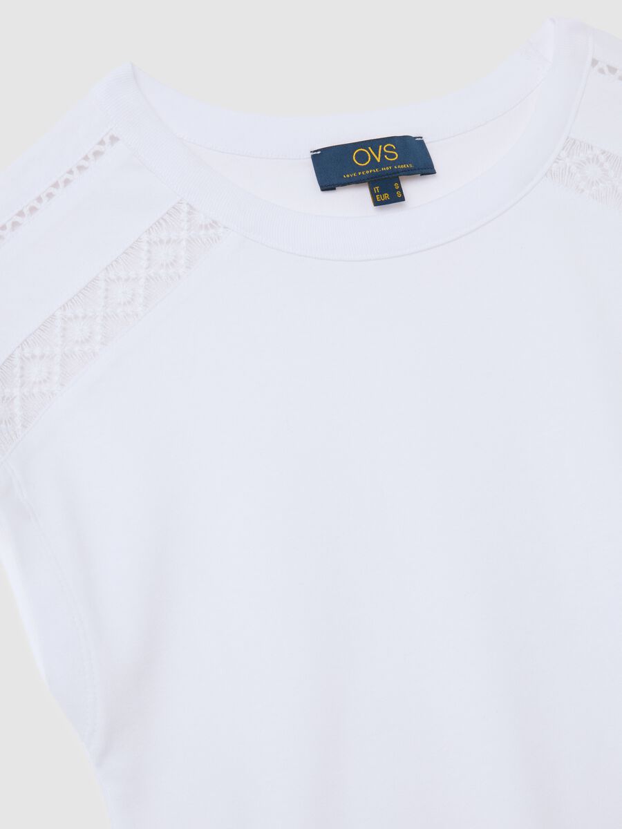 Women's white pure cotton regular fit T-shirt with lace_5