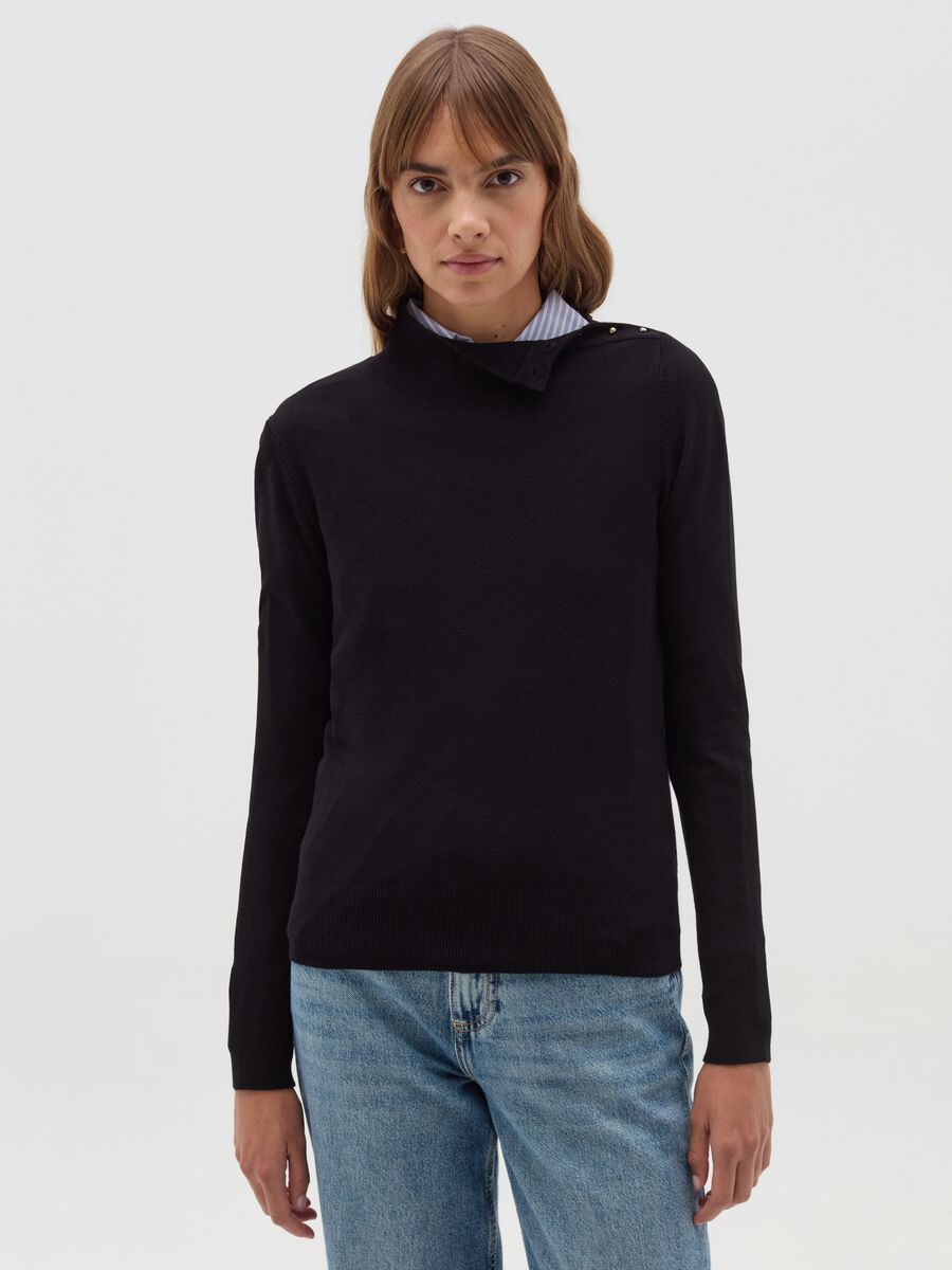 Pullover with high neck and buttons_0