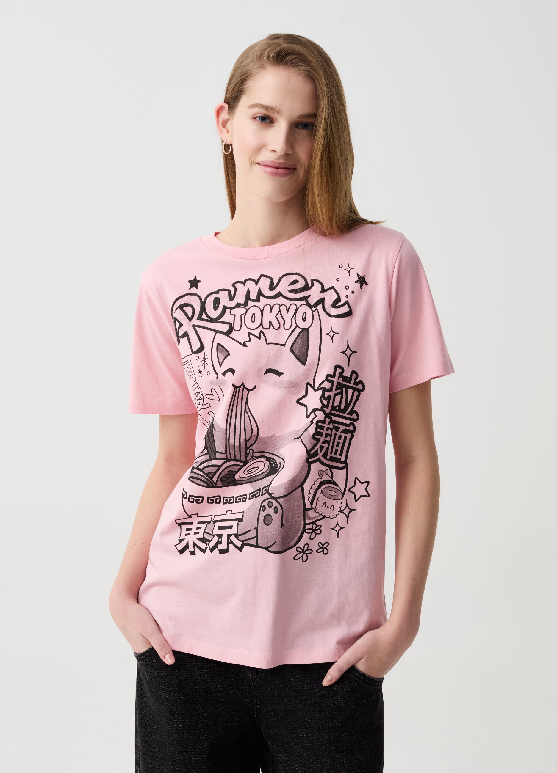 T-shirt with ramen and Japanese kitten print