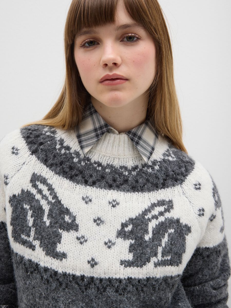 Grey and white jumper with rabbit pattern_3