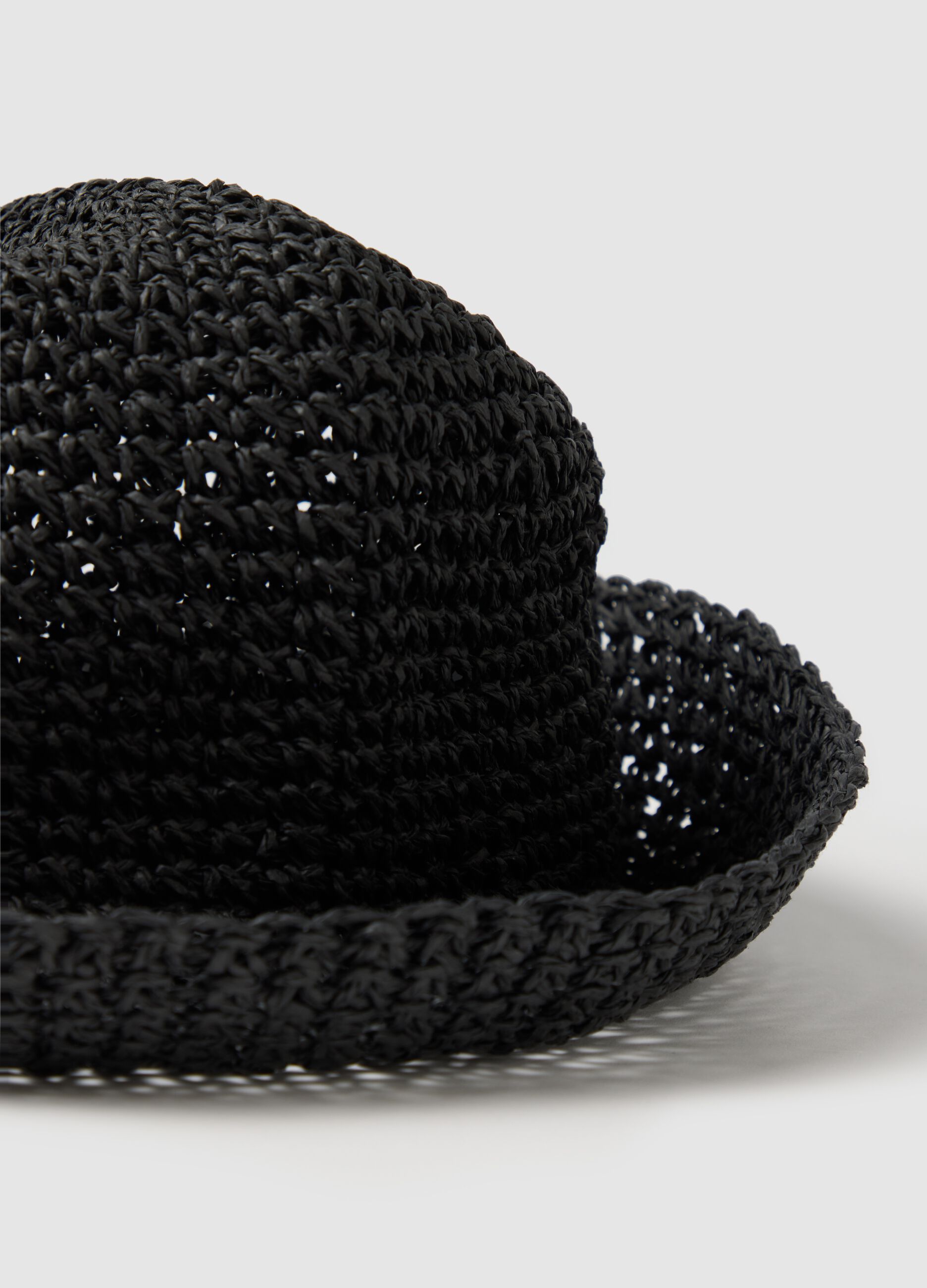 Cappello da donna in carta nera
