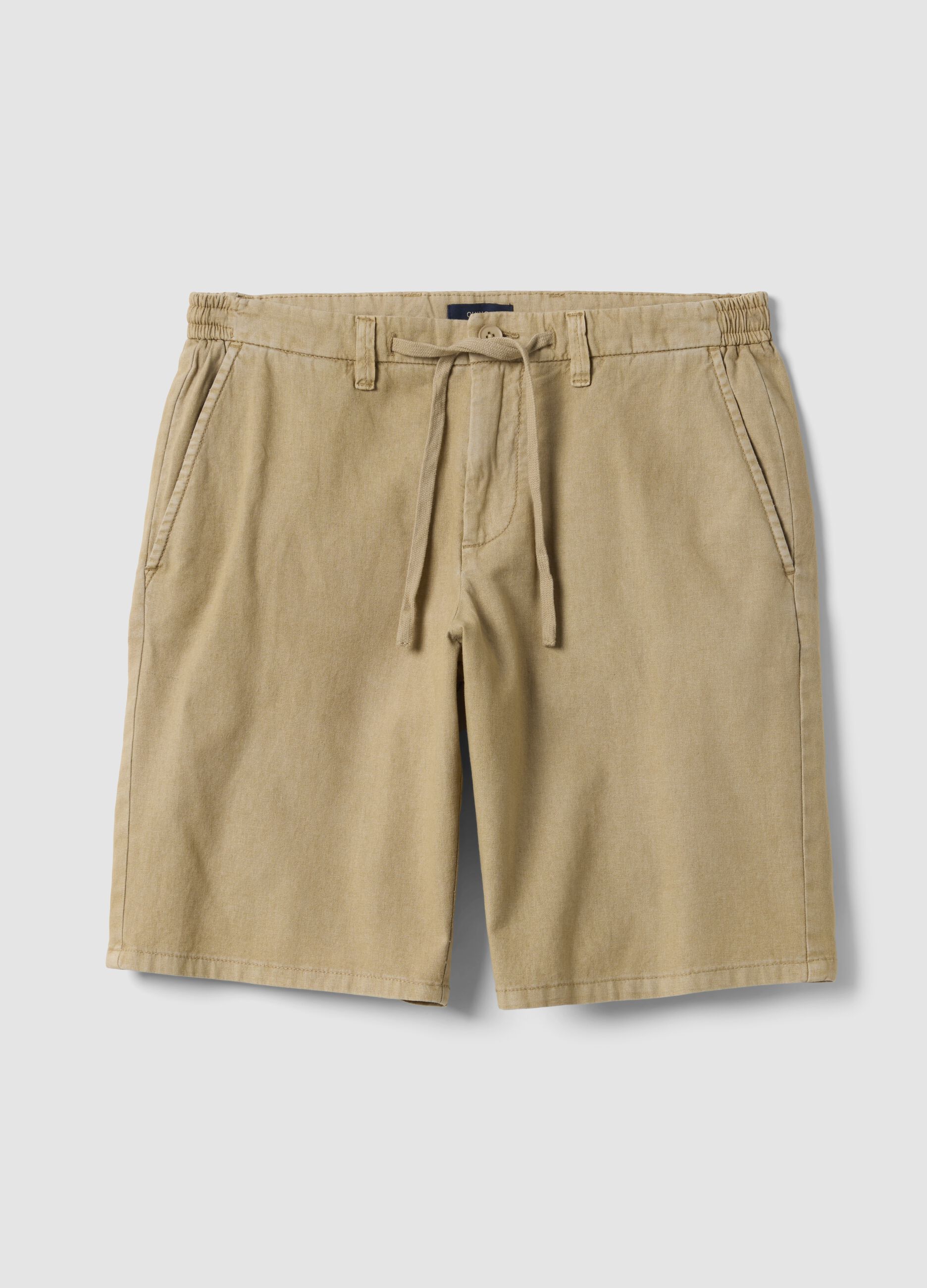 Beige chino Bermuda shorts in a linen and cotton blend