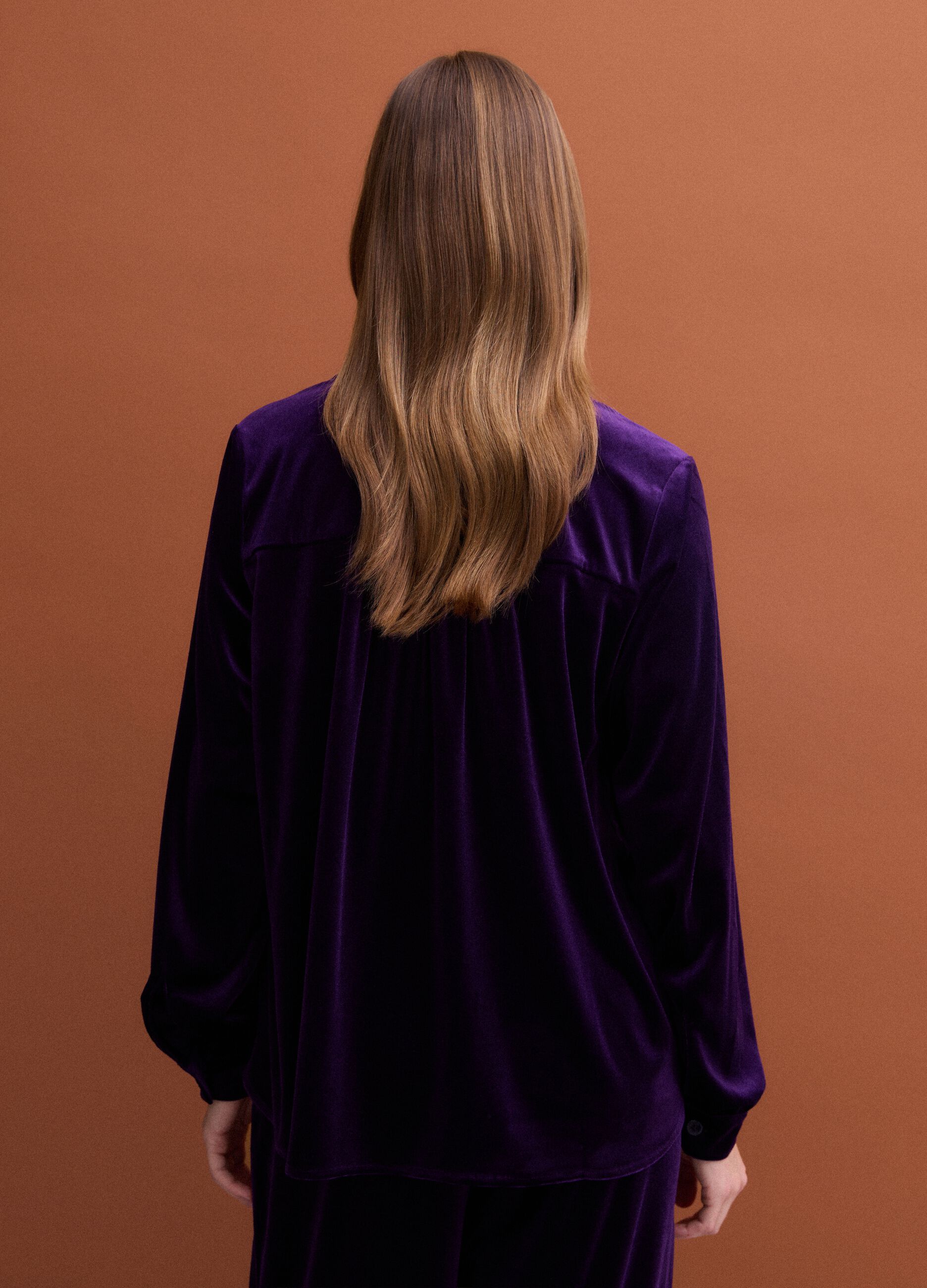 Purple regular-fit stretch shirt with velvet-effect finish