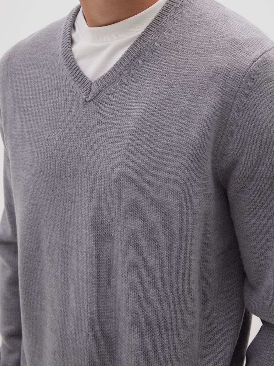 Grey V-neck Sweater_3
