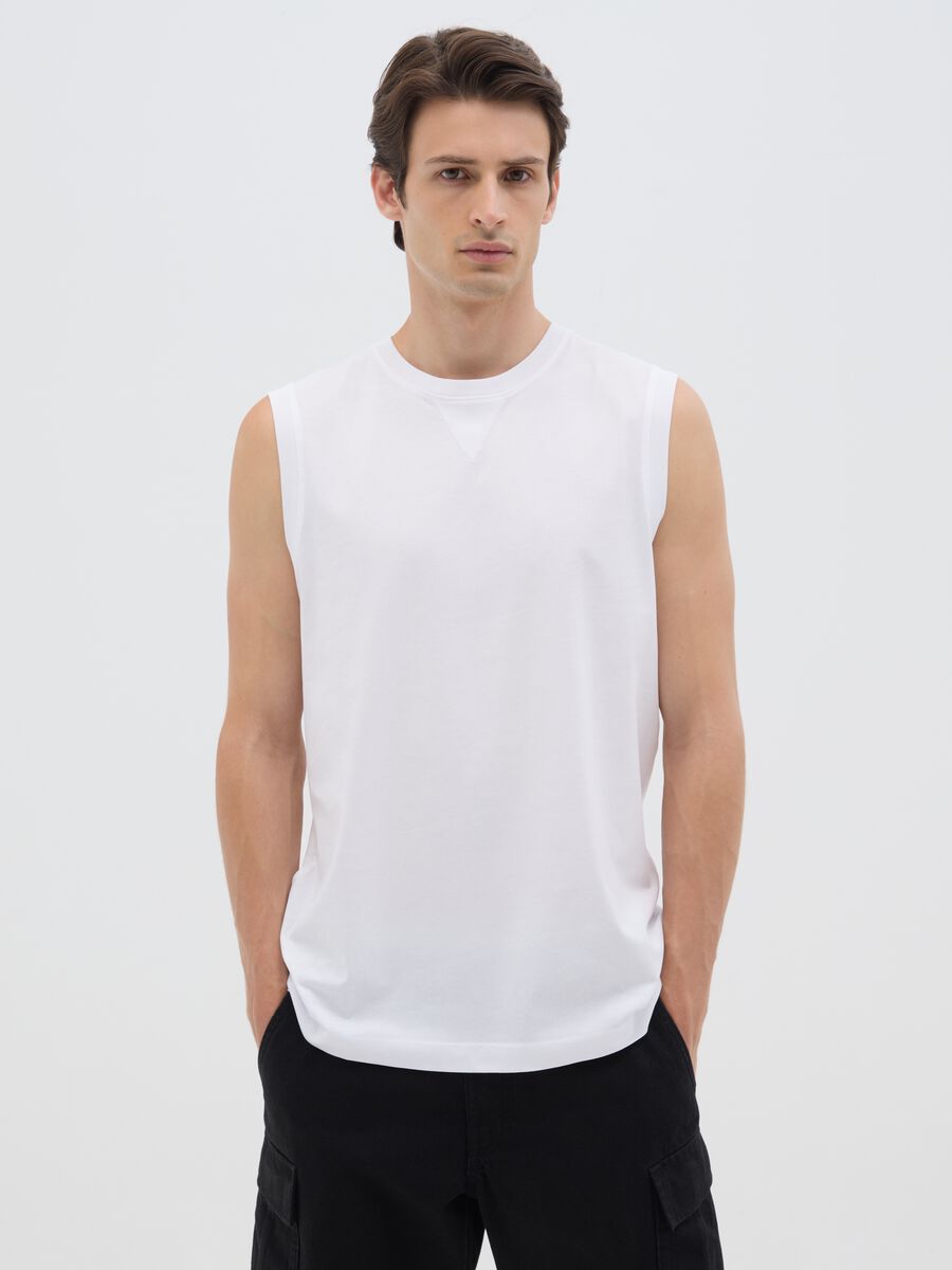 Men's white cotton vest in regular fit_0
