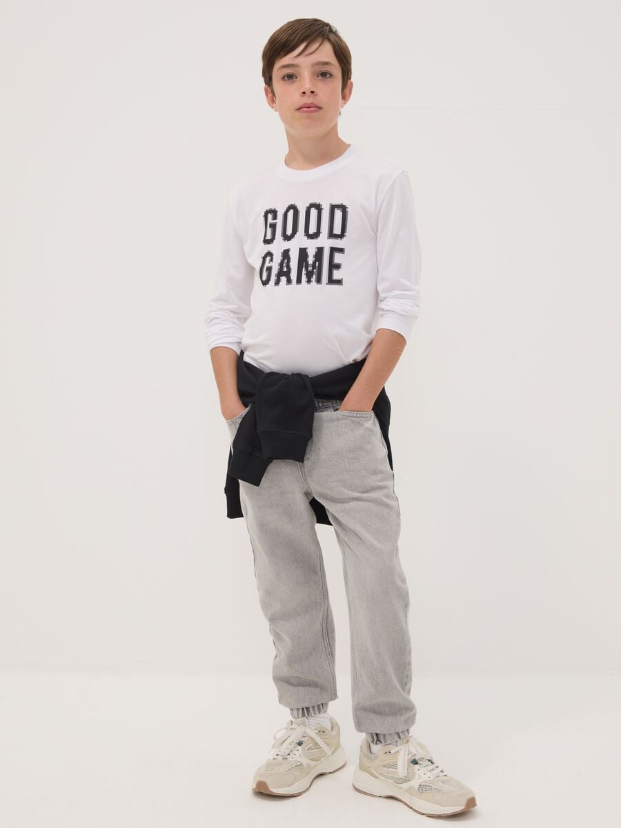 Jog denim grigio in misto cotone e viscosa relaxed fit per ragazzo_0