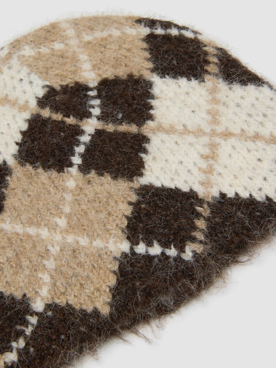 Cappello beige in lana elasticizzato a rombi_1