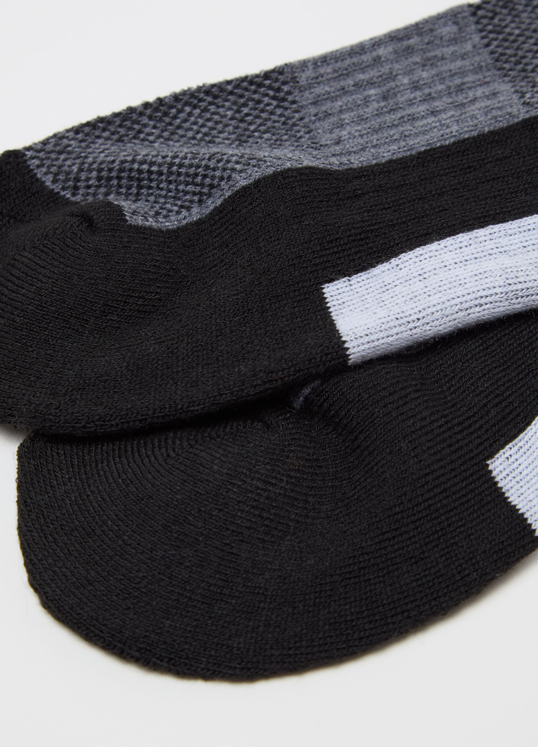 Three-pair pack stretch sneaker liners