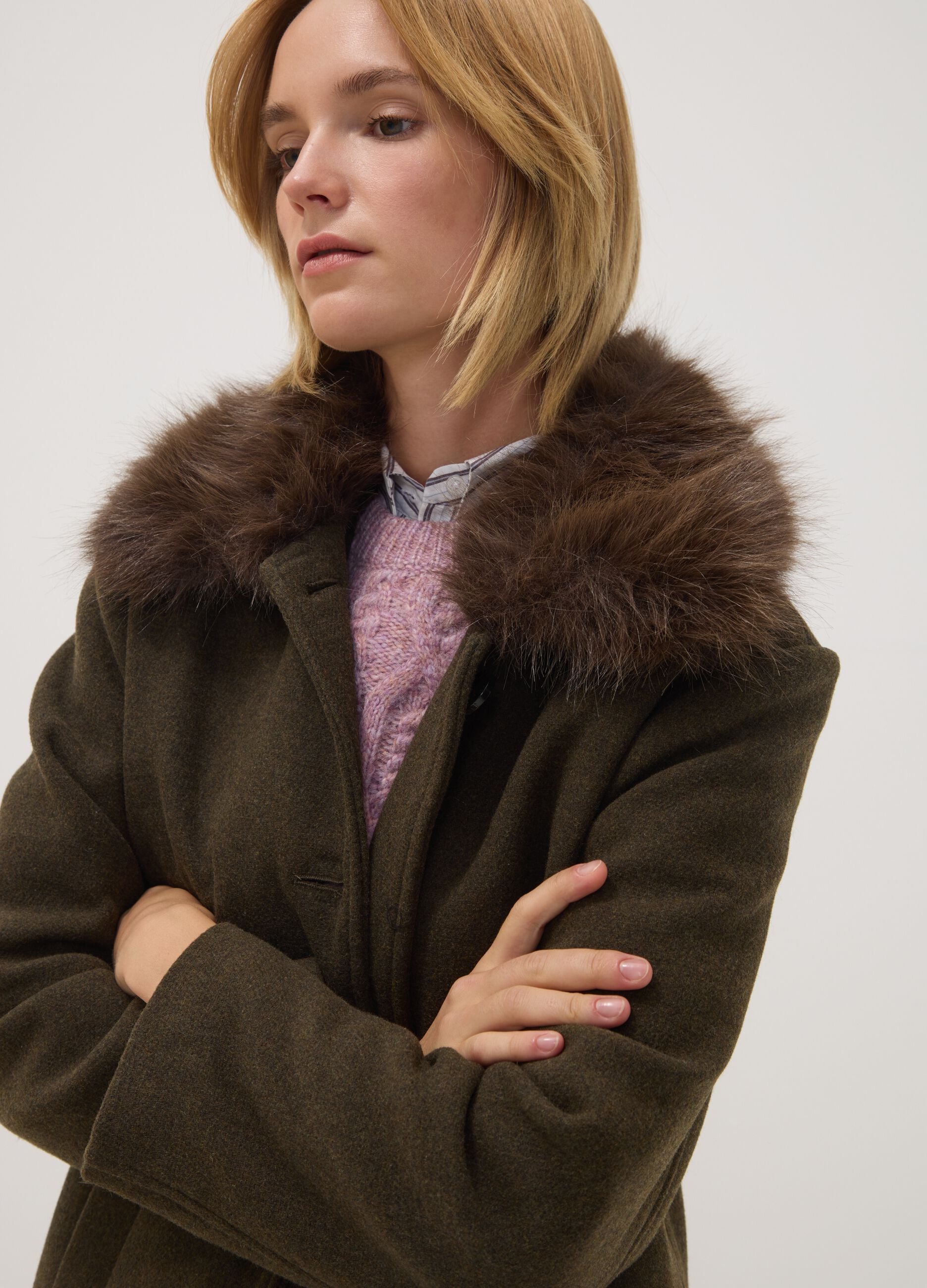 Brown wool and viscose-blend coat with contrast collar