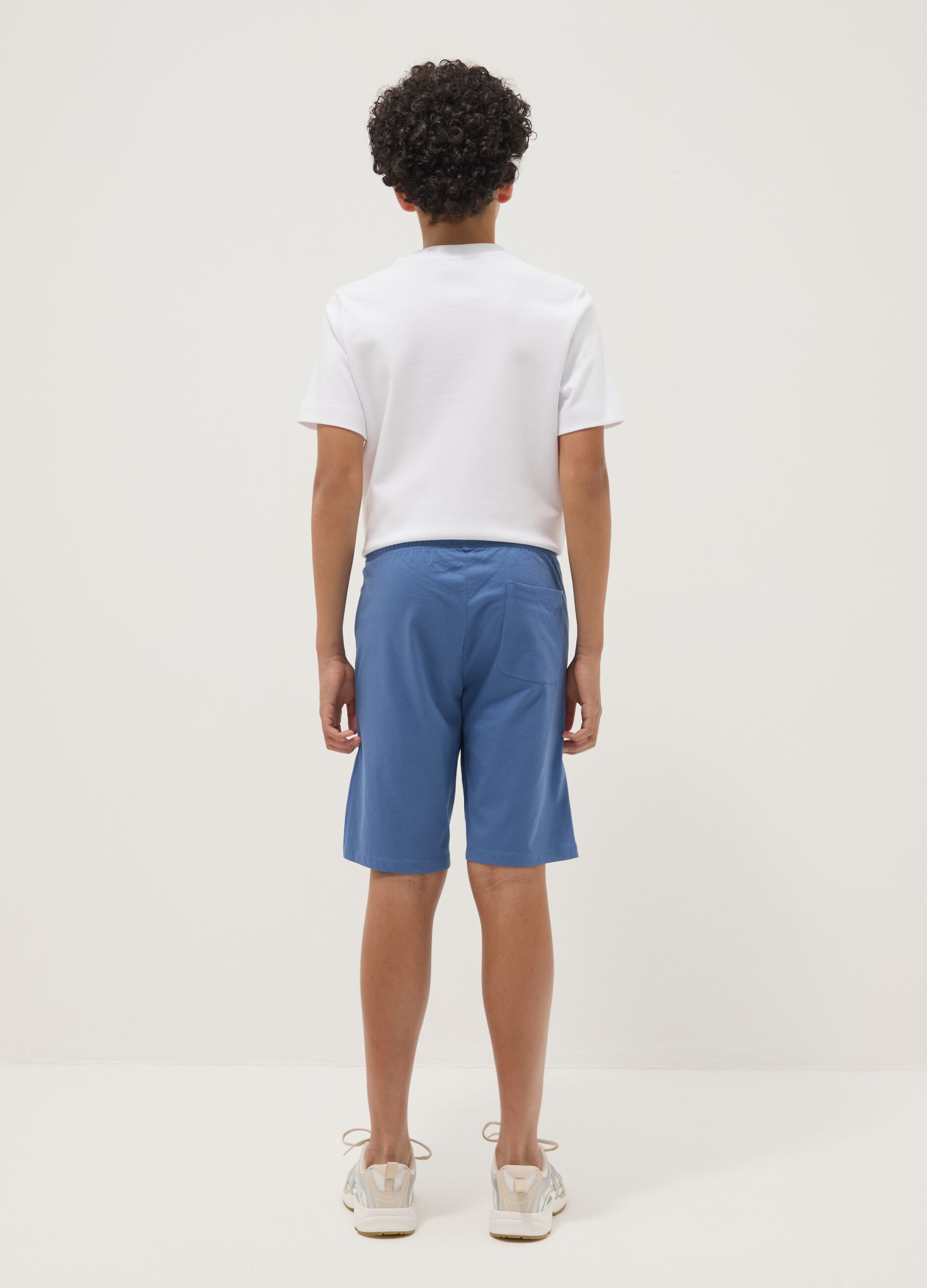 Boys&rsquo; light blue regular-fit shorts in pure organic cotton