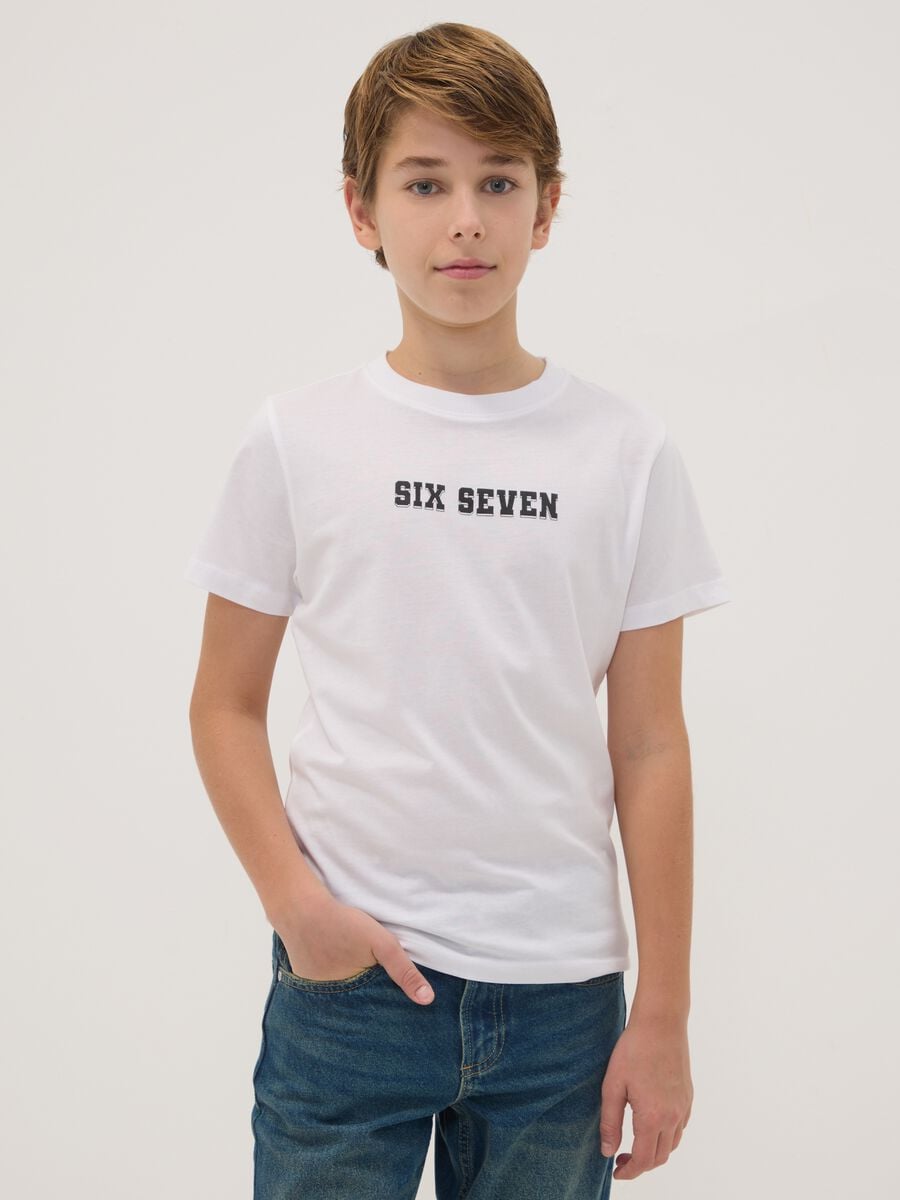 T-shirt bianca in puro cotone con stampe Six Seven regular fit_0