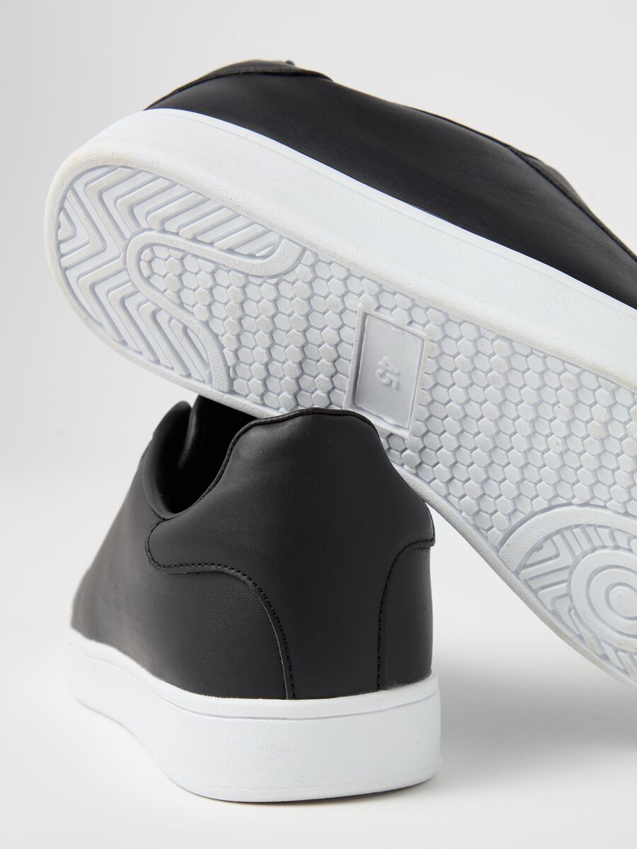 Sneakers with elastic bands_3