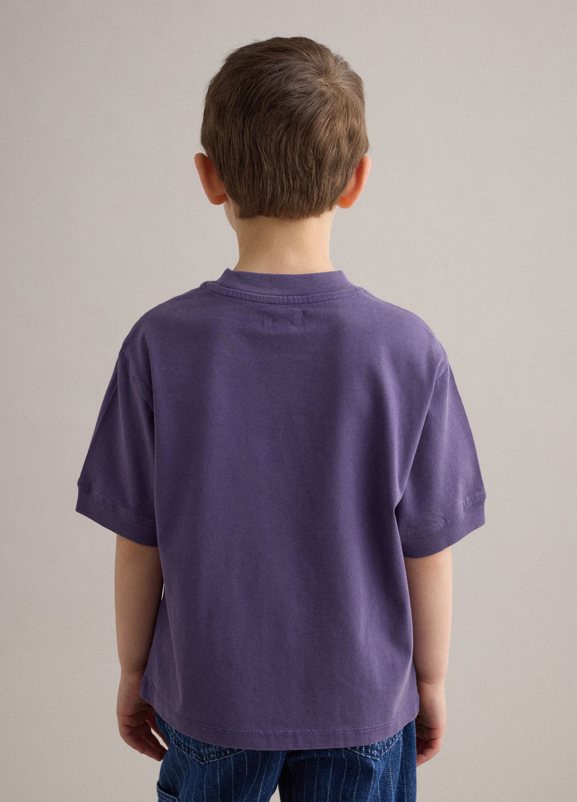 T-shirt in puro cotone viola da bambino regular fit con patch
