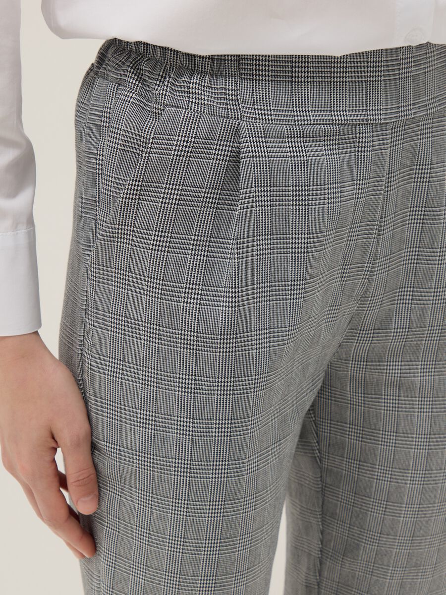 Pantaloni grigi a quadri in misto cotone elasticizzato regular fit_3