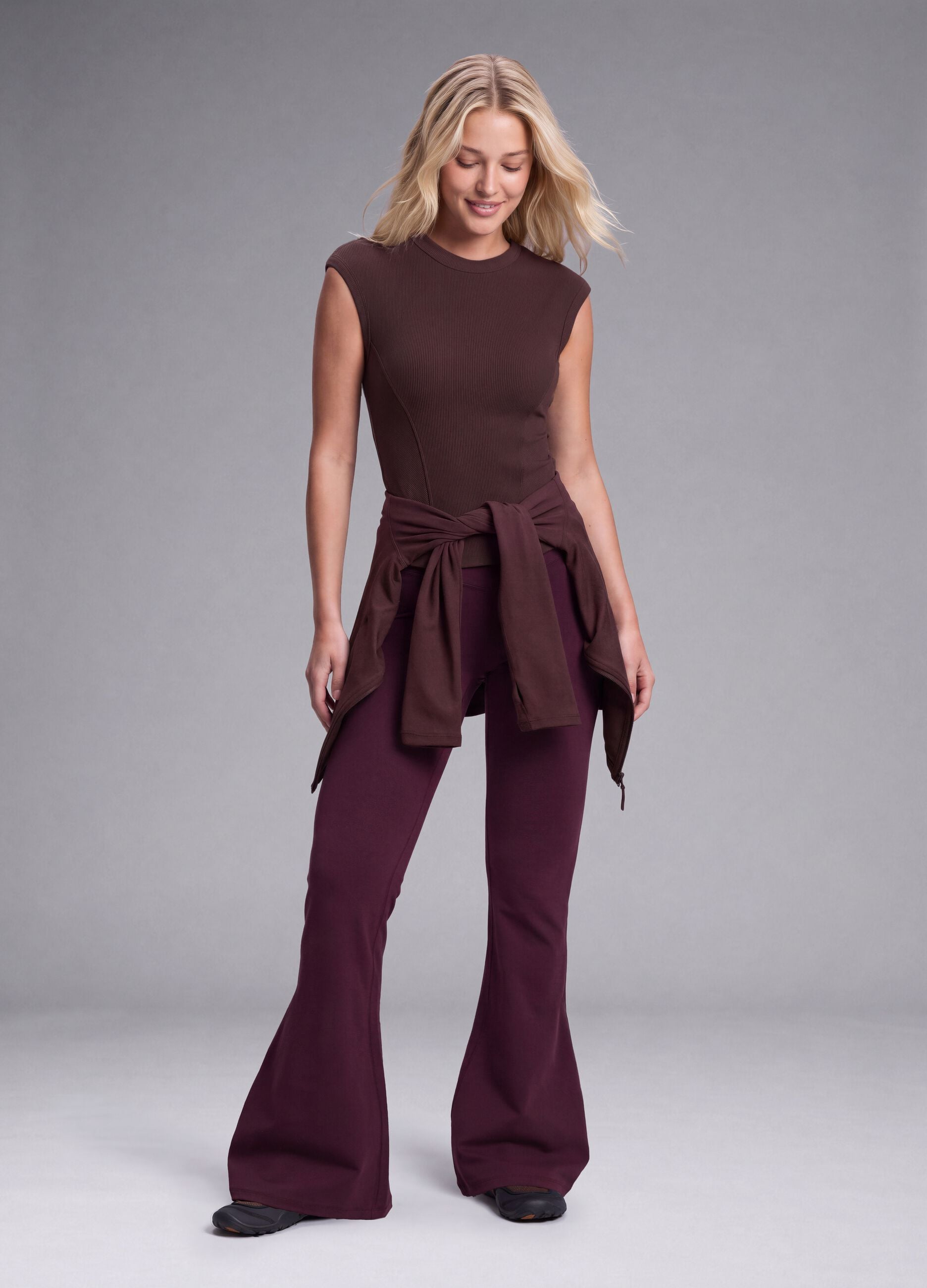 T-shirt fitted marrone in modal elasticizzato a costine ALTAVIA STUDIO