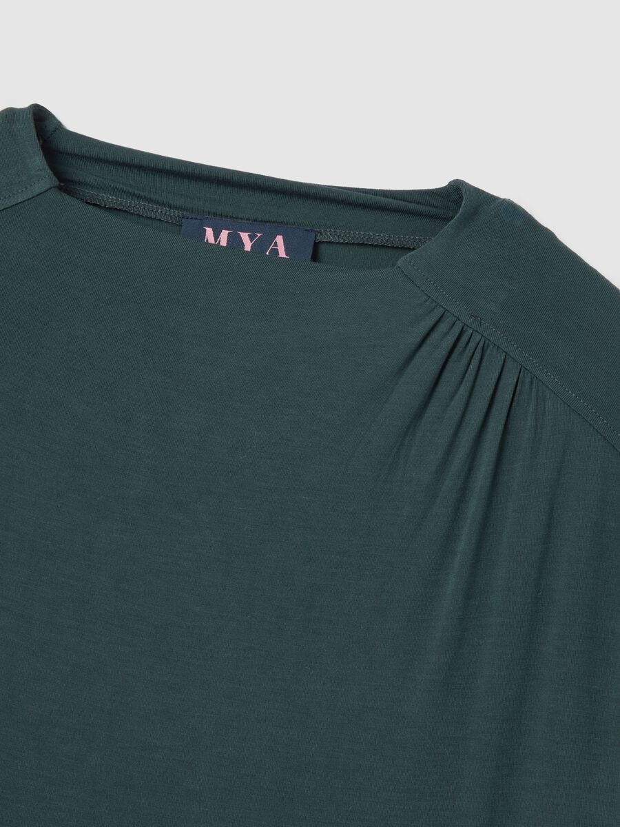 Maglia nera a maniche lunghe con collo a lupetto_5